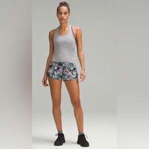 Lululemon Hotty Hot Low Rise Lined Short 2.5” Paint Drift Multi Graphite Sz 4